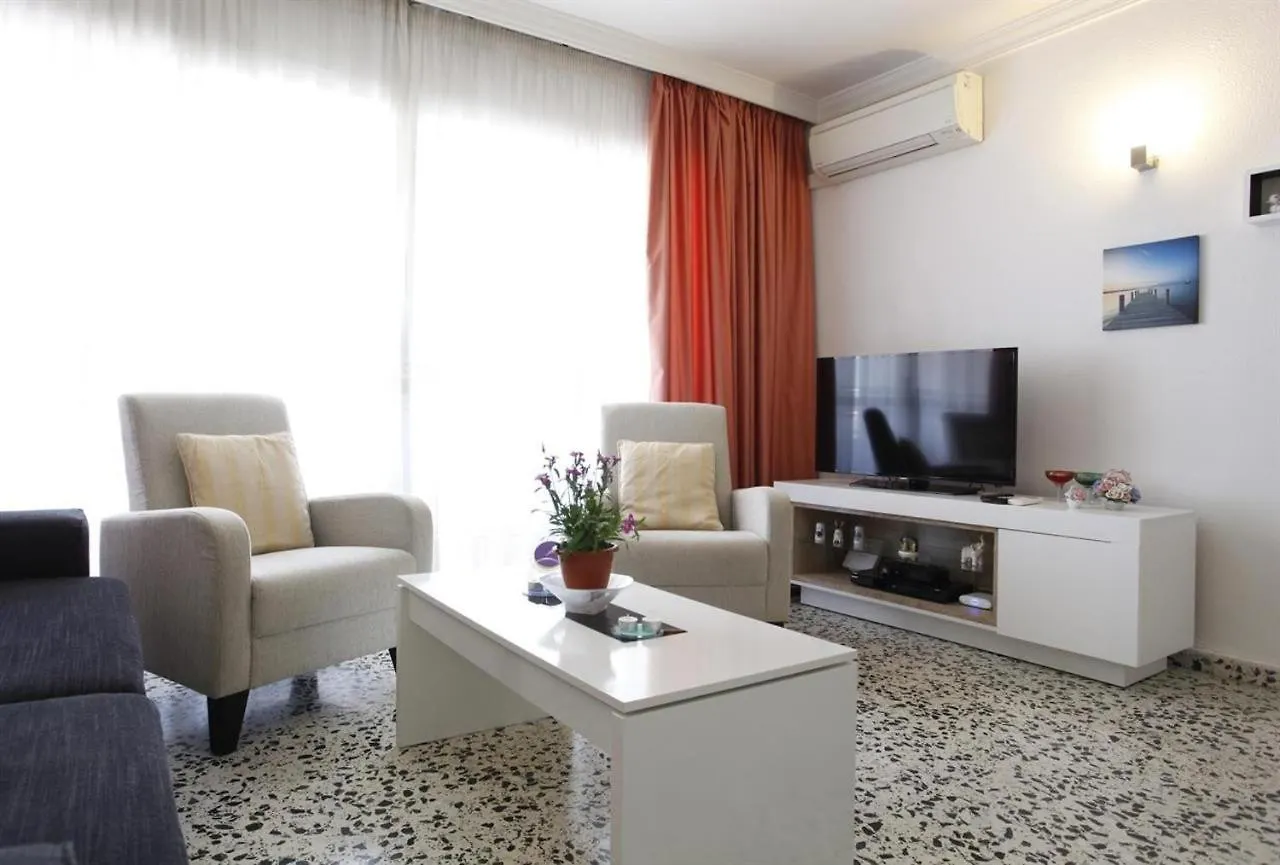 Apartamento Imperial 托雷莫利诺斯